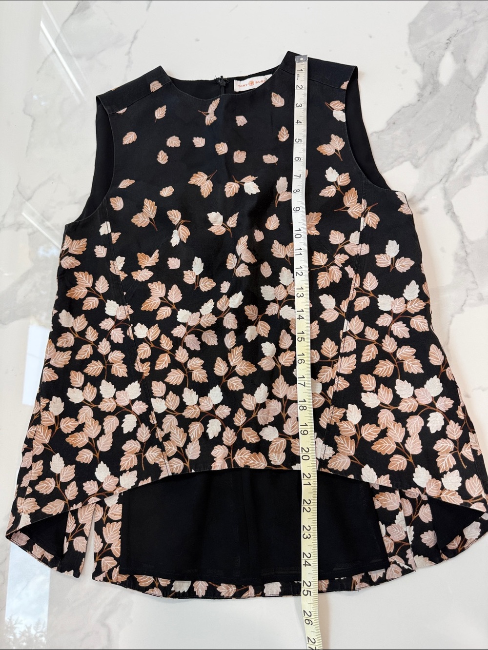 Tory Burch Black Sleeveless Leaf-Print Shell perfect for Fall - Picture 8 of 12